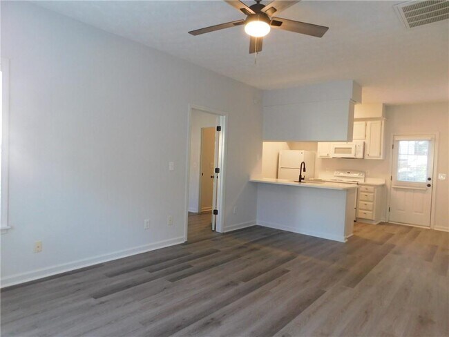 Building Photo - 58 Brentwood Ln