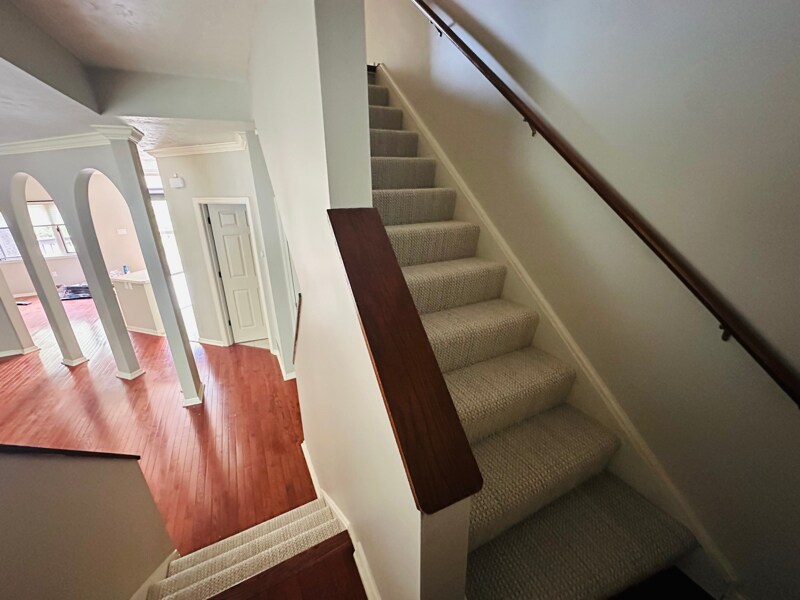 Building Photo - 10086 Mansion Dr