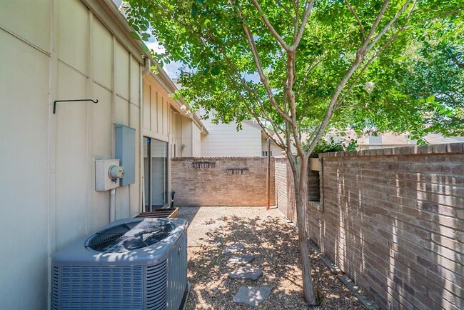 Cute Private Patio to enjoy friends , family and BBQ. - 13631 Garden Grove Ct