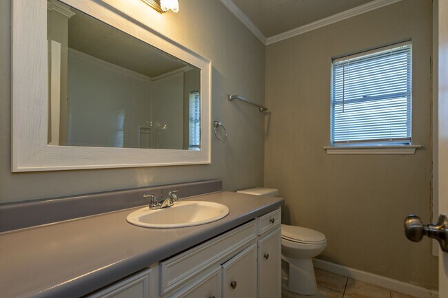 Building Photo - 5810 Meadowview Rd