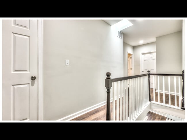 Building Photo - 1634 Darley Ave
