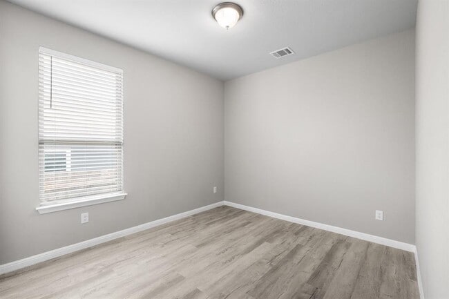 Building Photo - 313 McLintock Rd