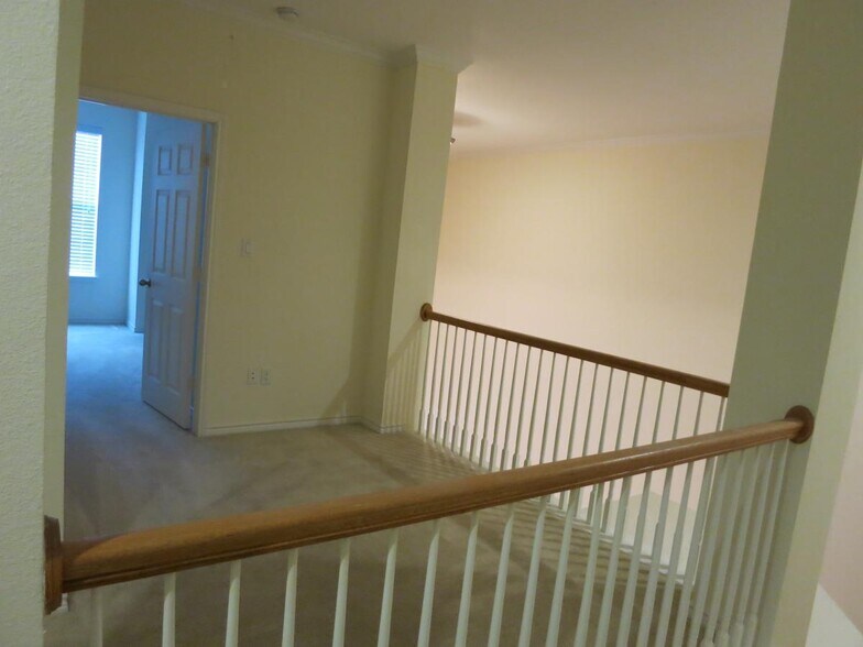 Building Photo - 1206 Emerald Glen