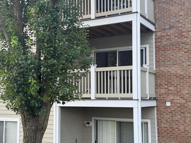 Building Photo - 90 Creekwood Dr