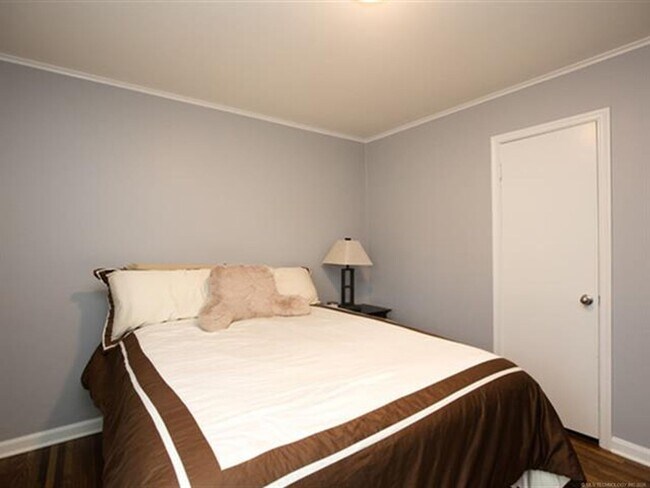 Building Photo - Brookside Bungalow!