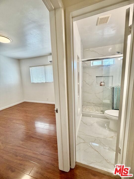 Building Photo - 2328 Pine St