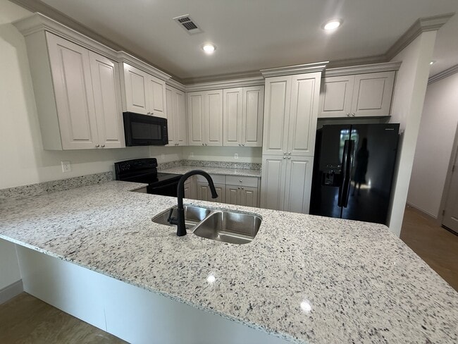 Building Photo - Saddle Creek