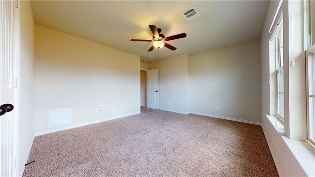 Building Photo - 923 Emerald Dove Ave