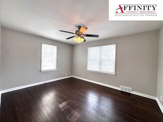 Building Photo - 5625 N Amoret Ave