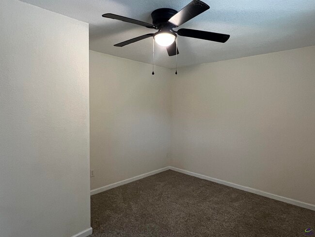 Building Photo - 405 Westcliff Cir