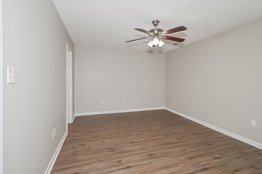 Building Photo - 10630 Pecan View Dr