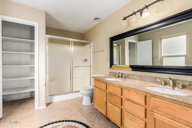 Building Photo - 2425 E Westchester Dr