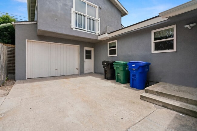 Building Photo - Crown Point 4Bed 3Bath (2 Primary suites) ...
