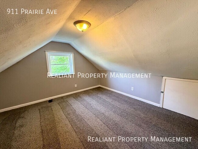 Building Photo - 911 Prairie Ave