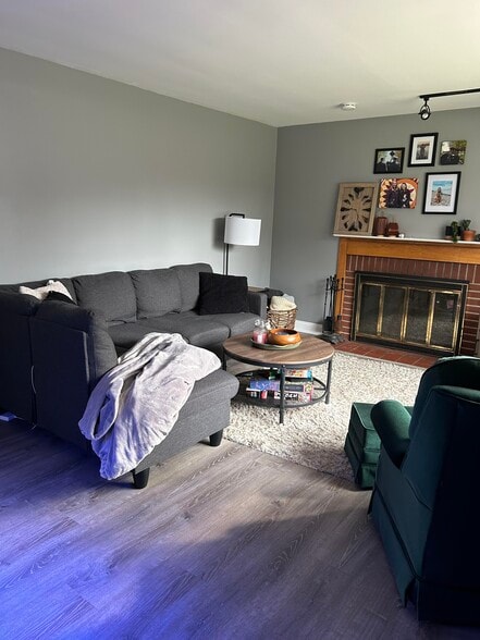 Building Photo - 10 Dwight Ave