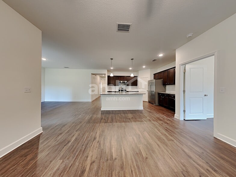 Building Photo - 1094 Tan Tara Trl