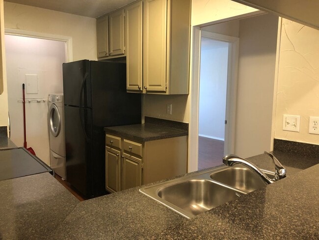 Building Photo - UT PRE-LEASE: 2 BR / 2 BA - Top Floor Unit...