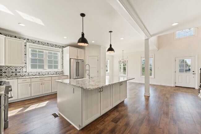 Building Photo - Spacious 5 Bedroom Home in Rountrey (Newmarket Section) – 3,555 Sq Ft – $4,350/mo