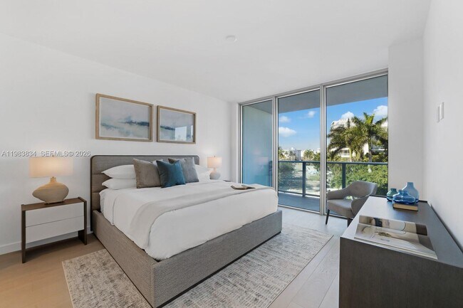 Building Photo - 9221 E Bay Harbor Dr