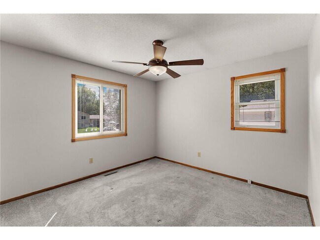 Building Photo - 783 Hiawatha Ave