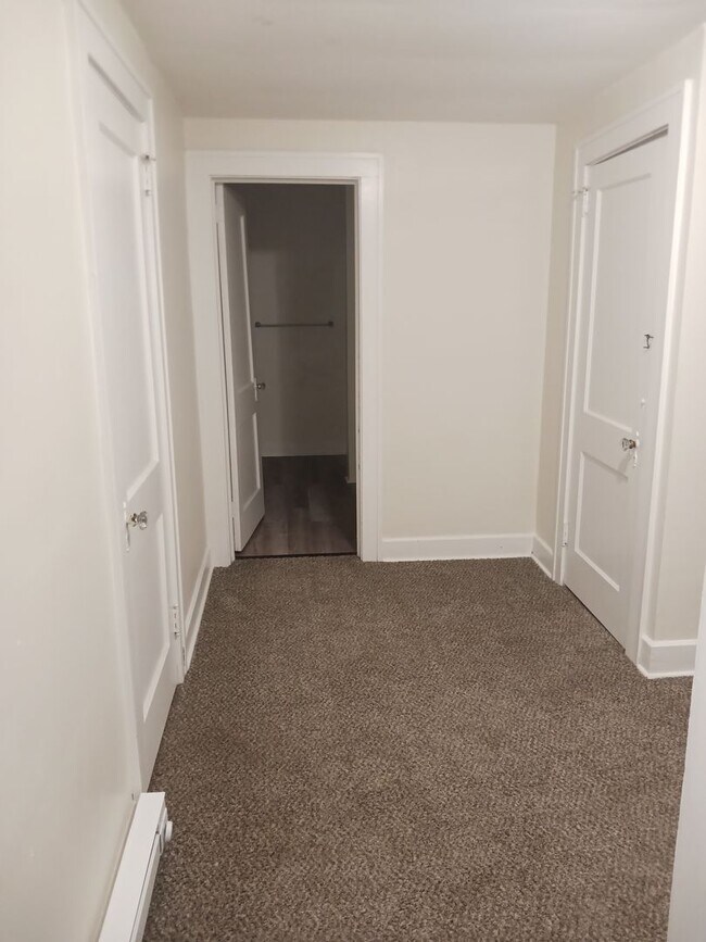 Building Photo - 4 bedroom 2 full baths Upper Northside Youngstown