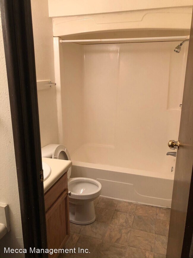 Building Photo - 2 br, 1.5 bath Apartment - 750 High St