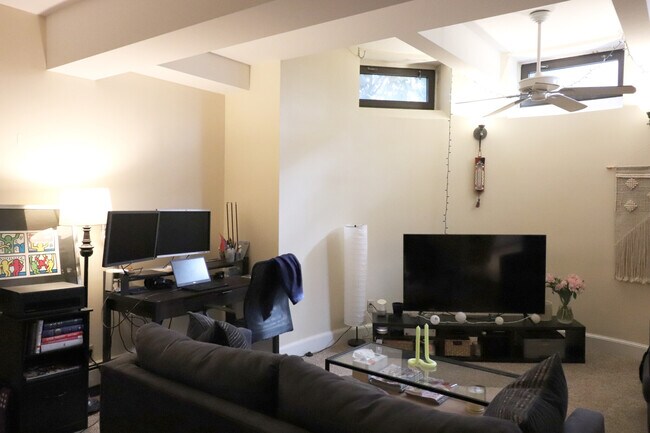 Building Photo - 1090 Beacon St