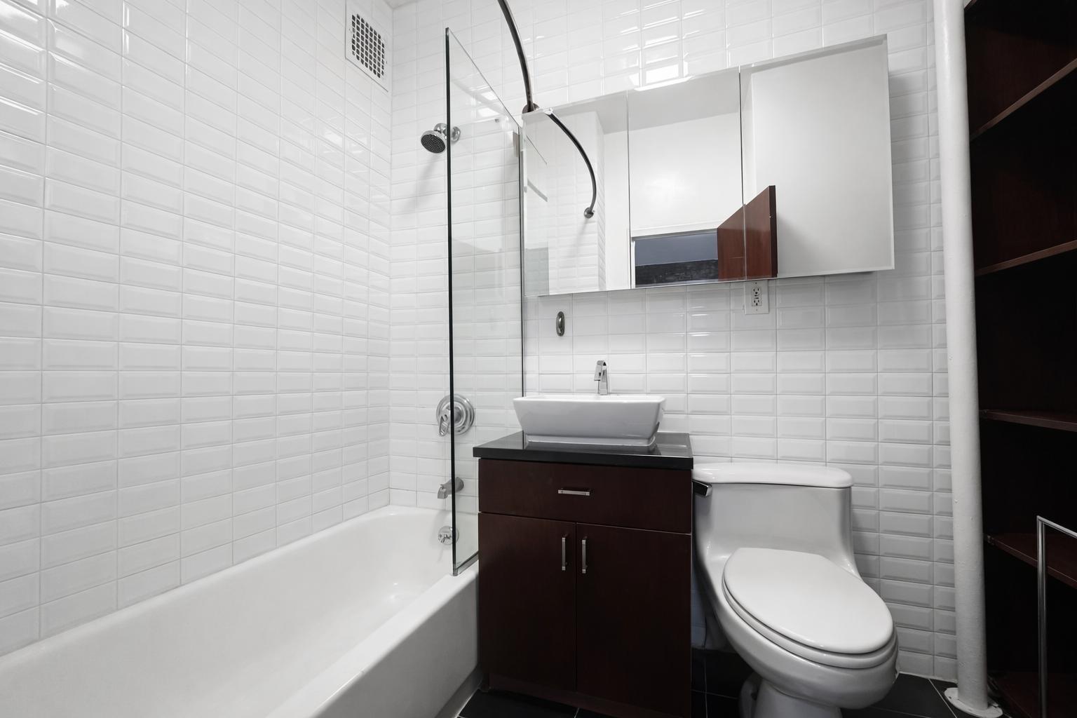 Building Photo - 28 W 125th St