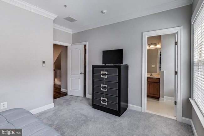 Building Photo - 508 Rampart Way