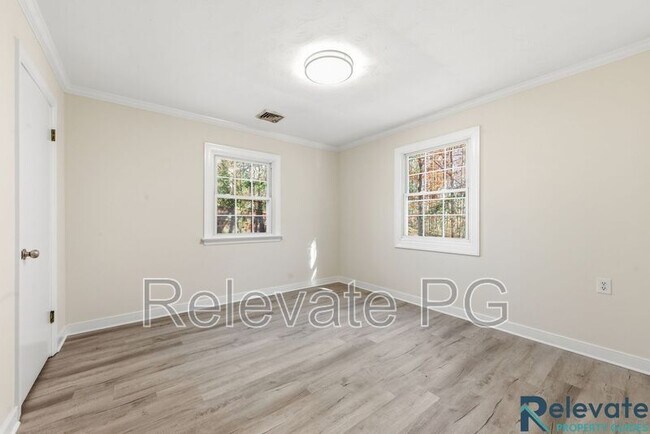 Building Photo - 6805 Lakeshore Dr