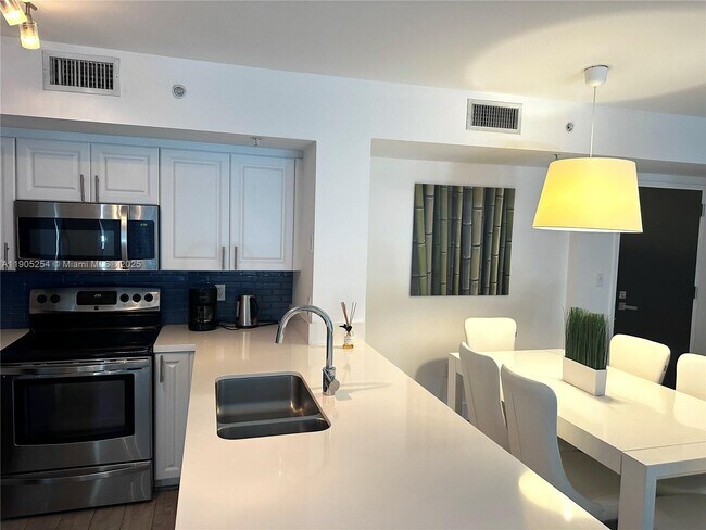 Building Photo - 90 Alton Rd