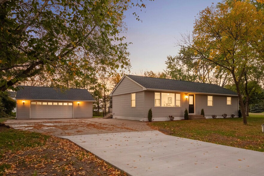 Primary Photo - 15240 Kangaroo St NW