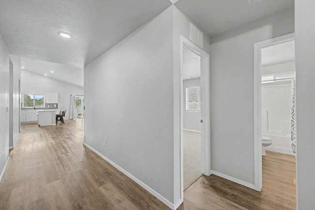 Building Photo - Charming Single-Level South Meridian