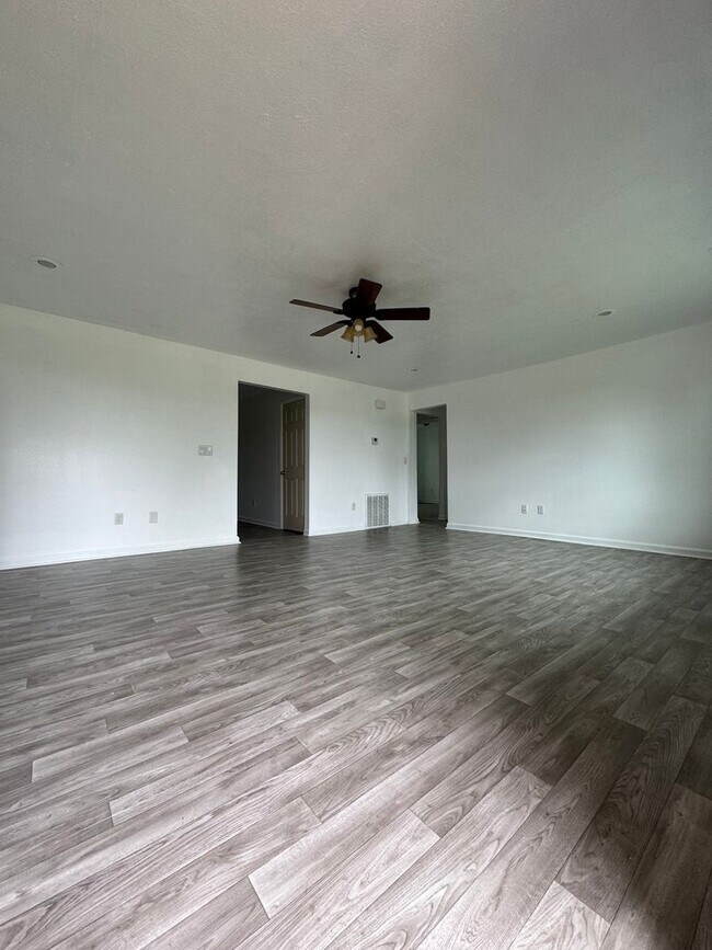 Building Photo - Country living with this large 3 bedroom 2 full bath home