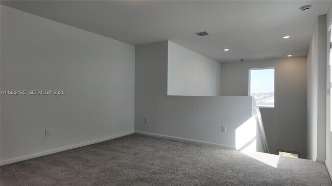 Building Photo - 10722 NW Moon Rise Ln