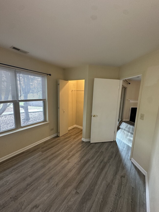 Building Photo - 214 Glengarry Dr