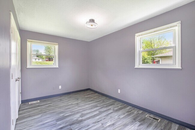 Building Photo - Beautiful 2BR/1BA Duplex in Independence!