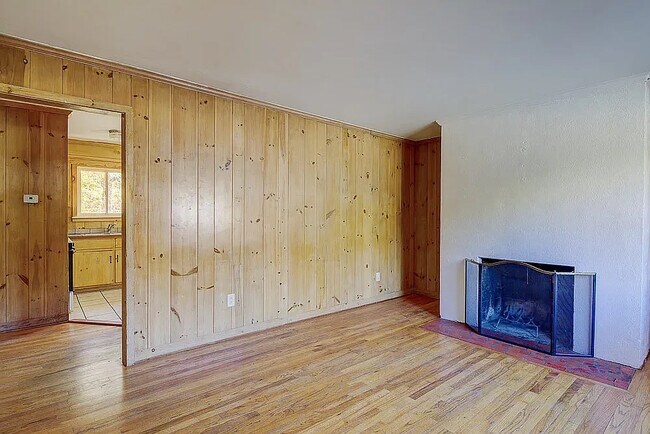 Building Photo - Room in Single Family Home on Hillsborough St