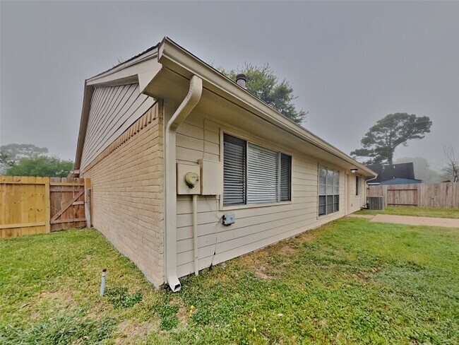 Building Photo - 3238 Lindenfield Dr