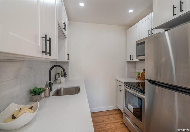 Building Photo - 538 Linwood Ave