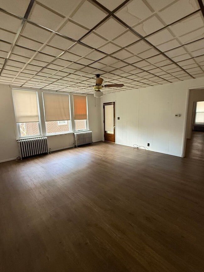 Building Photo - 114 W Harrisburg Ave