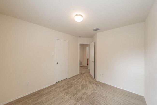 Building Photo - 8864 Valley River Dr