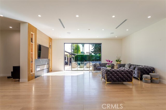 Building Photo - 7714 Lasaine Ave