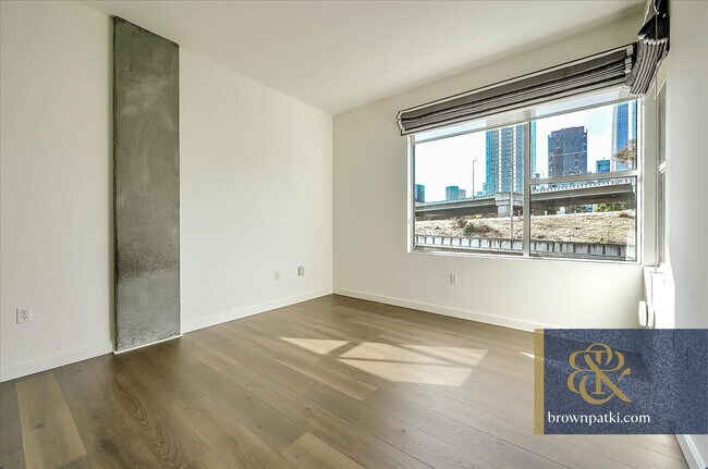 Building Photo - 303 Bryant St