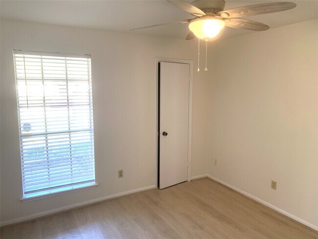 Building Photo - 13611 Elm Ct