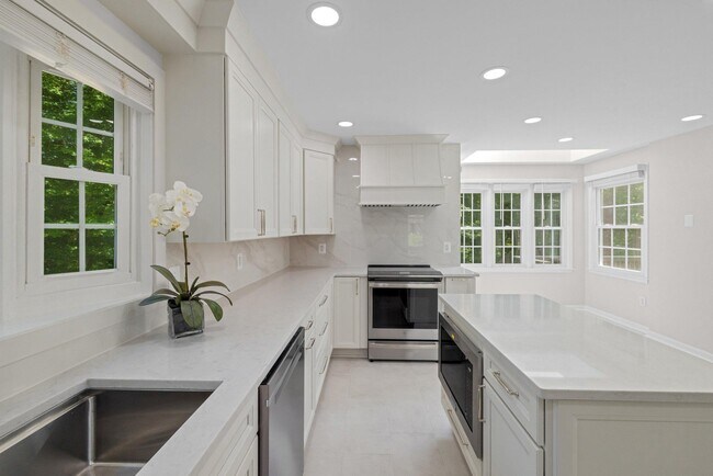Building Photo - 6609 Heidi Ct