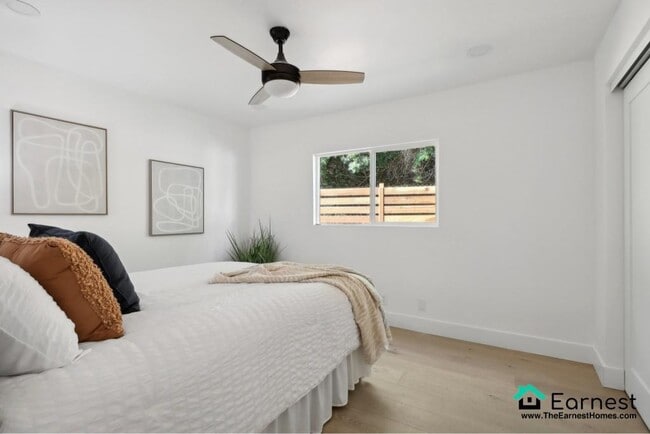 Building Photo - 4 + 3 Elegant Sherman Oaks Retreat with Po...