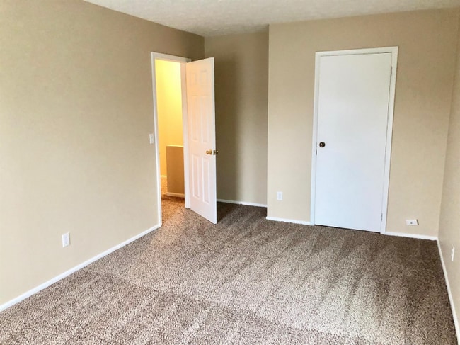 Building Photo - 16 Stardust Ct