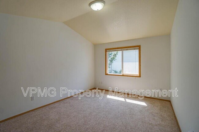 Building Photo - 5502 NE 89th Ave