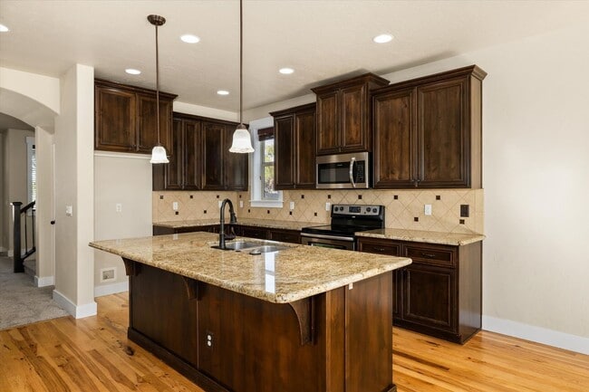 Building Photo - Spacious 5-Bedroom Home (plus bonus room) on ½ Acre in Bridgetower – Rare Meridian Rental!